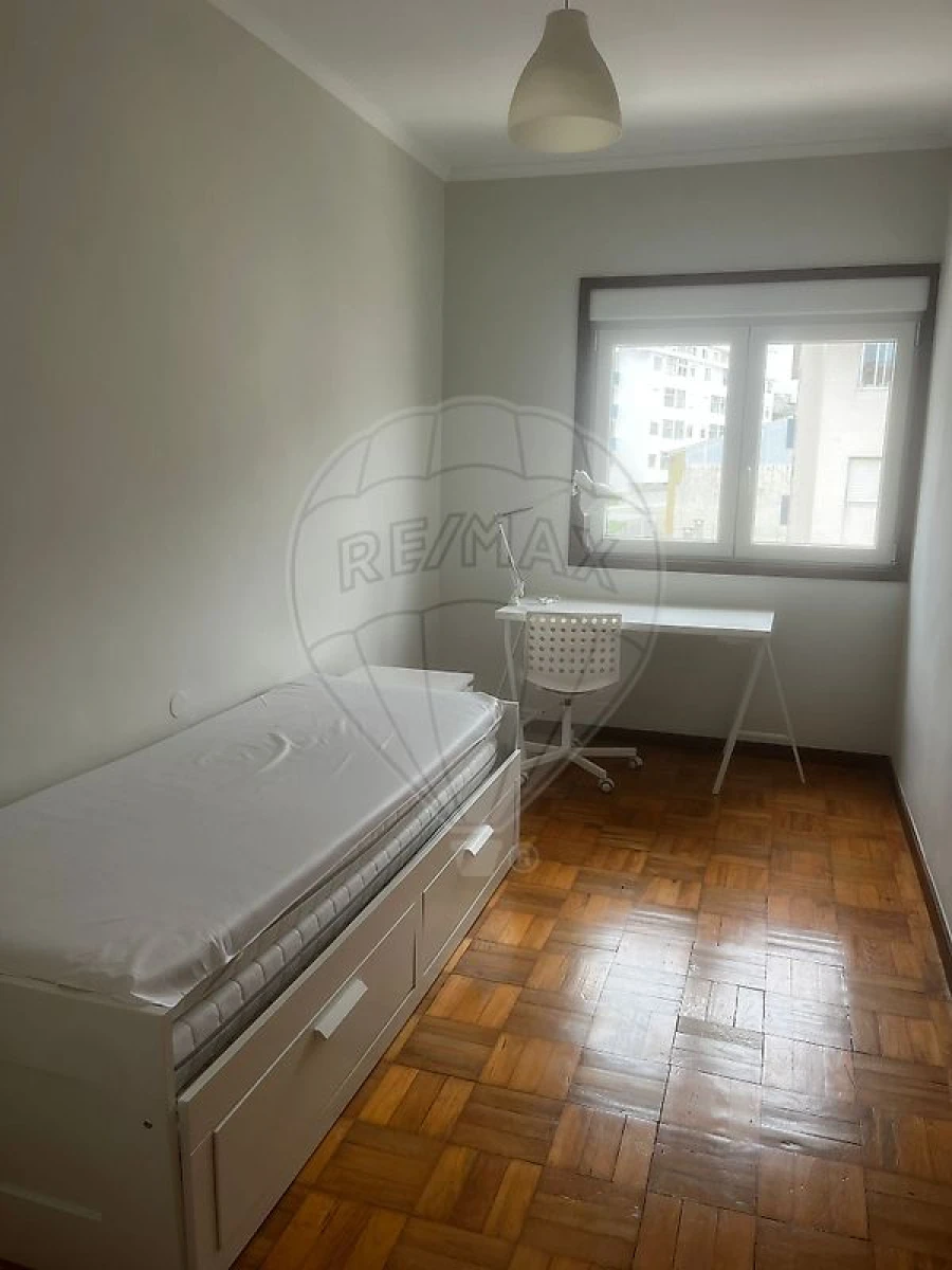 Apartamento T2 para Arrendamento em Paranhos Foto 19
