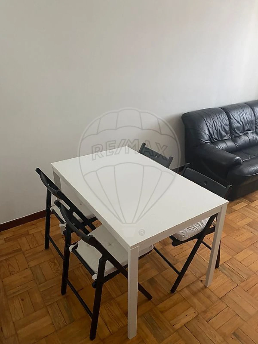 Apartamento T2 para Arrendamento em Paranhos Foto 18