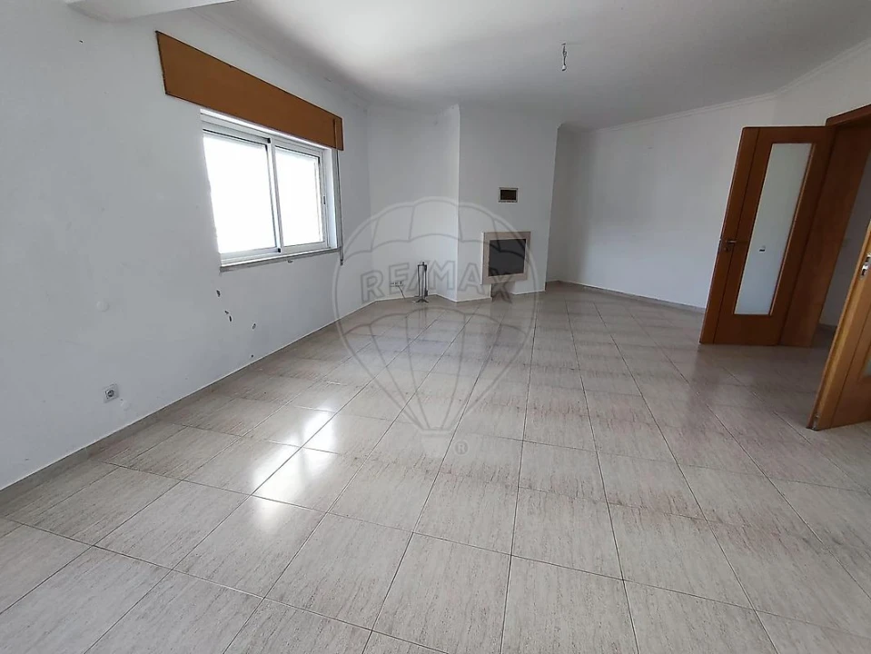 Apartamento T3 para Venda em Azambuja Foto 12