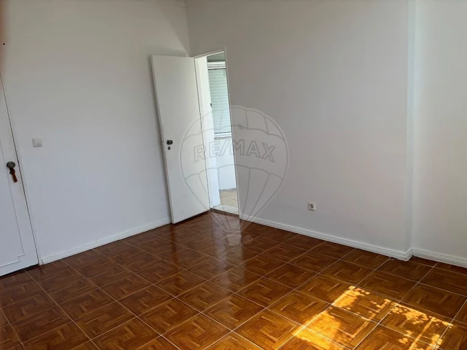 Apartamento T1 para Venda em Cacém e São Marcos Foto 7