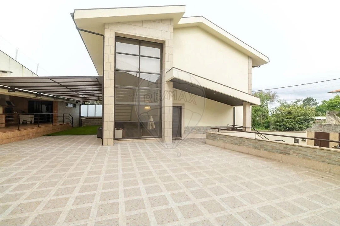 Moradia T4 para Venda em Fânzeres e São Pedro da Cova Foto 5
