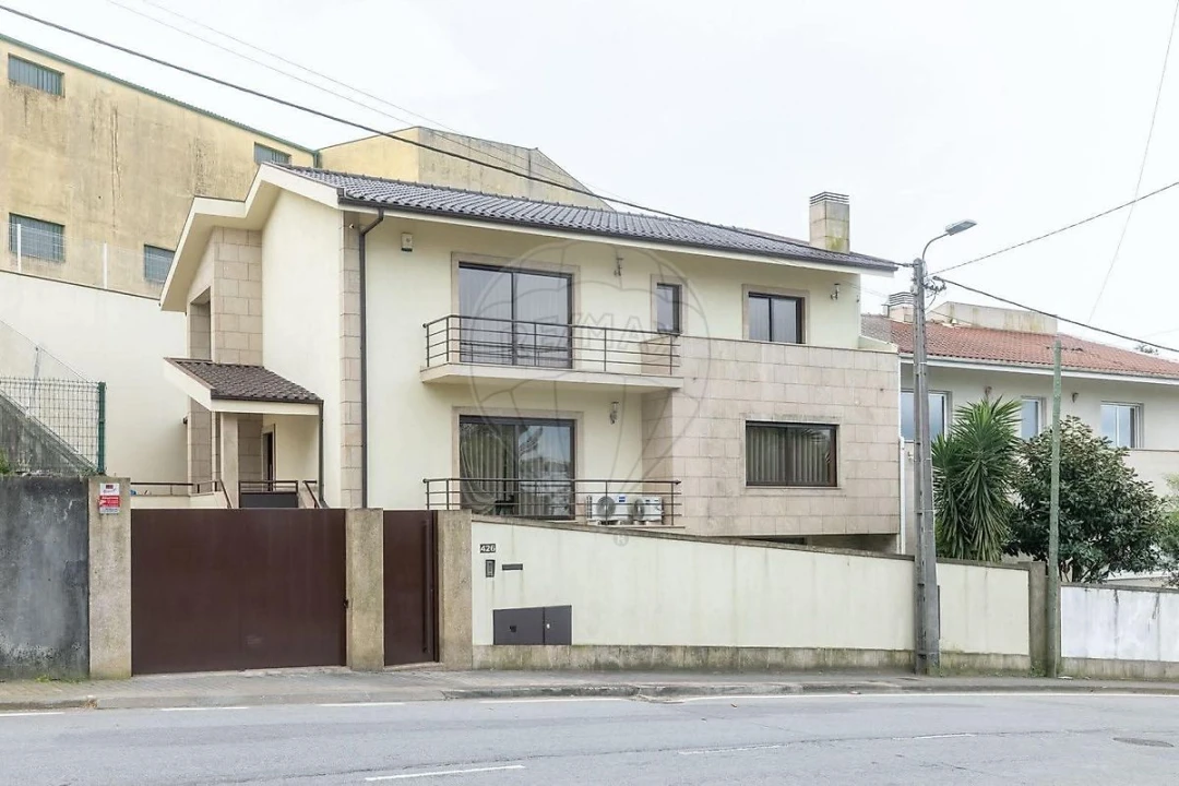 Moradia T4 para Venda em Fânzeres e São Pedro da Cova Foto 4