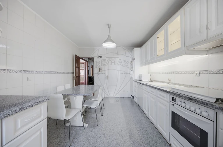 Apartamento T3 para Venda em Cidade da Maia Foto 4