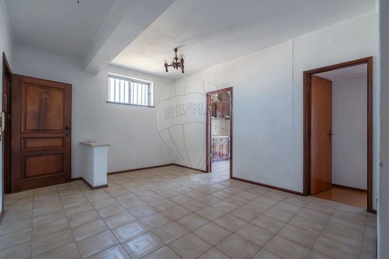 Apartamento T1 para Venda em Granja do Ulmeiro Foto 5