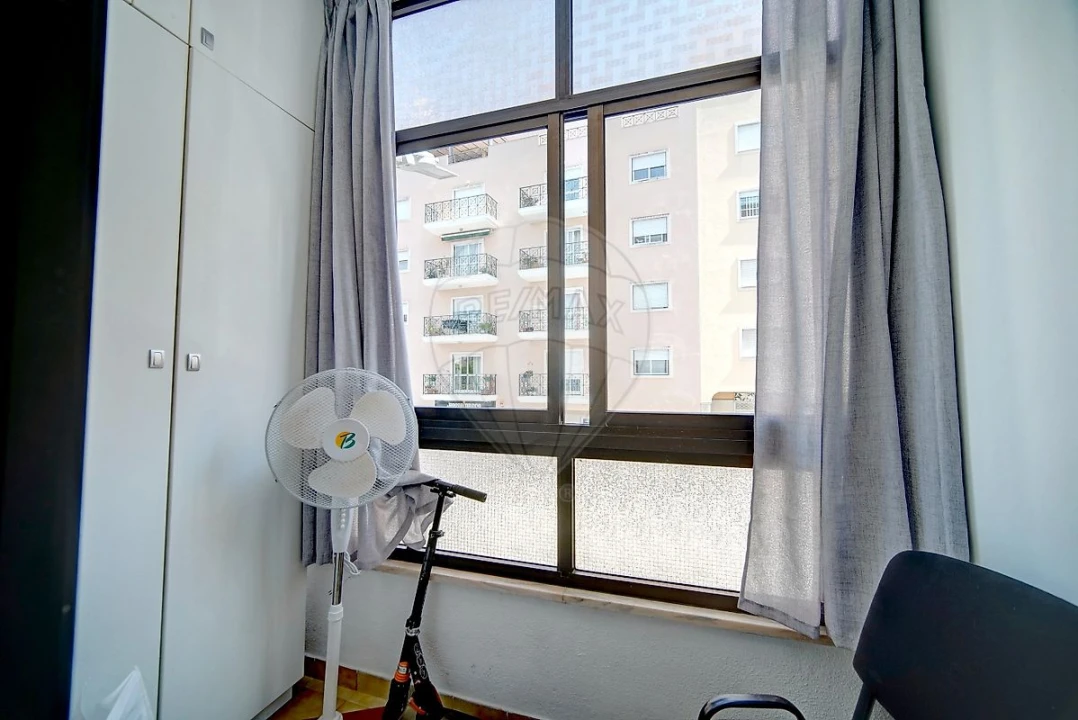 Apartamento T3 para Venda em Massamá e Monte Abraão Foto 23