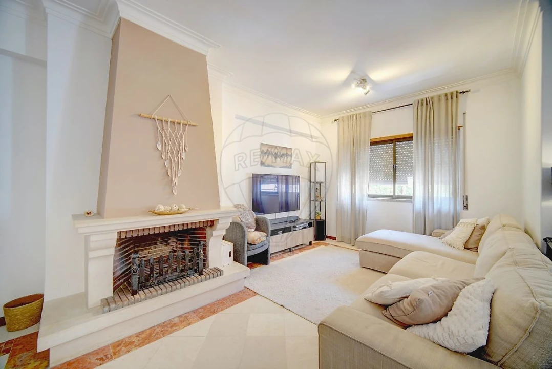 Apartamento T3 para Venda em Massamá e Monte Abraão Foto 3