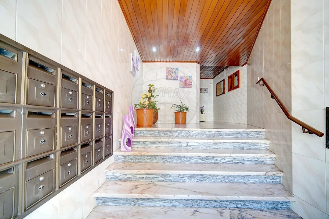Apartamento T3 para Venda em Massamá e Monte Abraão Foto 26
