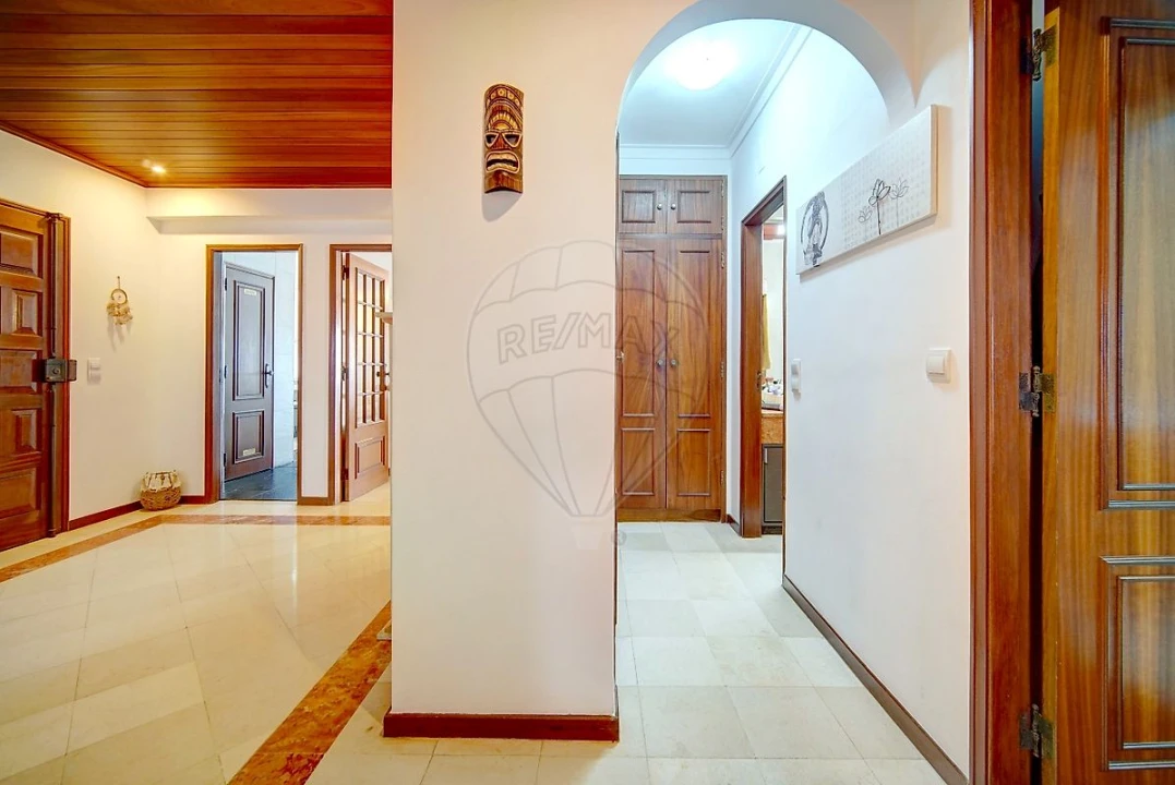Apartamento T3 para Venda em Massamá e Monte Abraão Foto 13