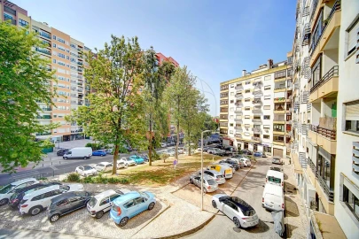 Apartamento T3 para Venda em Massamá e Monte Abraão