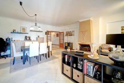 Apartamento T3 para Venda em Massamá e Monte Abraão