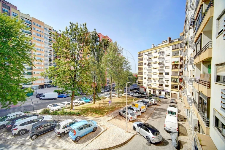 Apartamento T3 para Venda em Massamá e Monte Abraão Foto 28