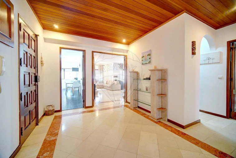 Apartamento T3 para Venda em Massamá e Monte Abraão Foto 11