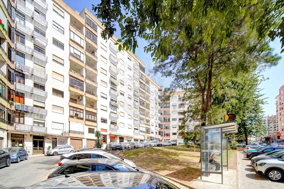 Apartamento T3 para Venda em Massamá e Monte Abraão Foto 29