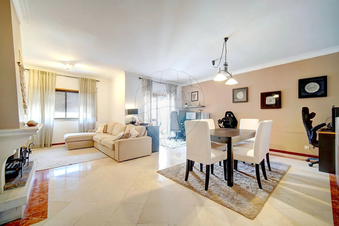 Apartamento T3 para Venda em Massamá e Monte Abraão Foto 2