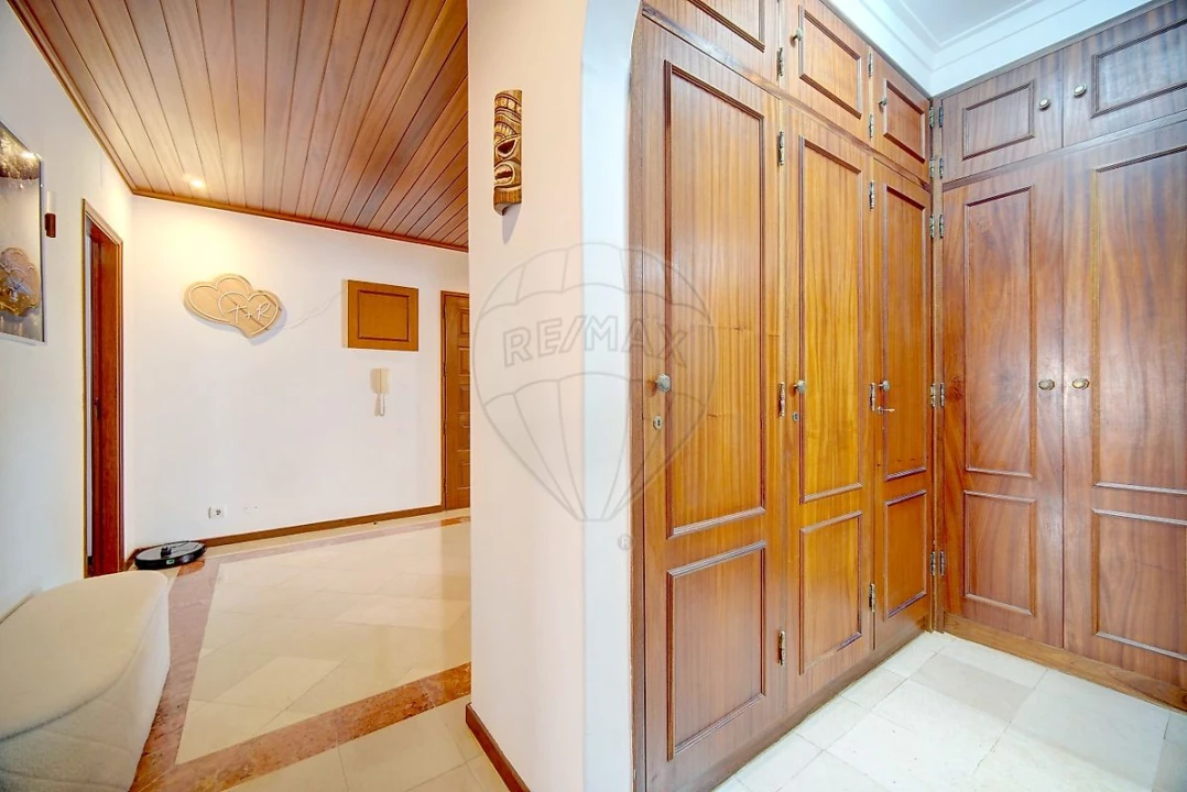 Apartamento T3 para Venda em Massamá e Monte Abraão Foto 22
