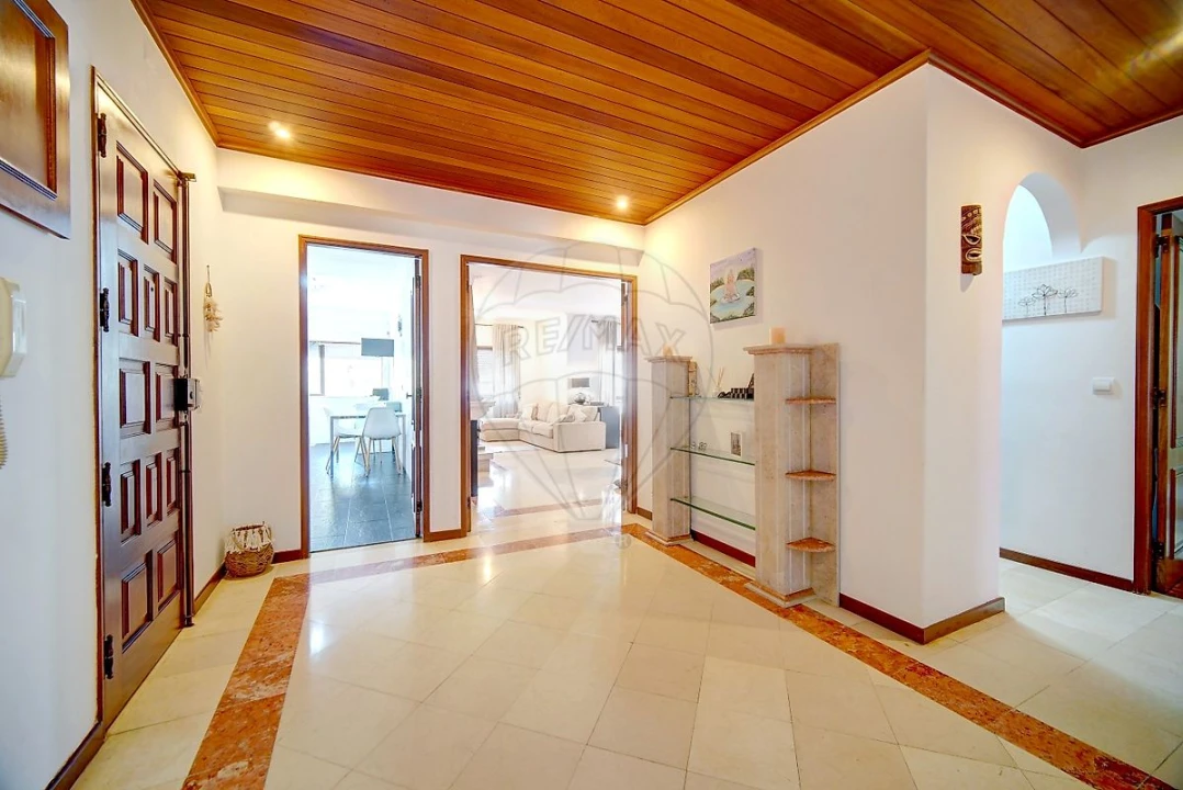 Apartamento T3 para Venda em Massamá e Monte Abraão Foto 11