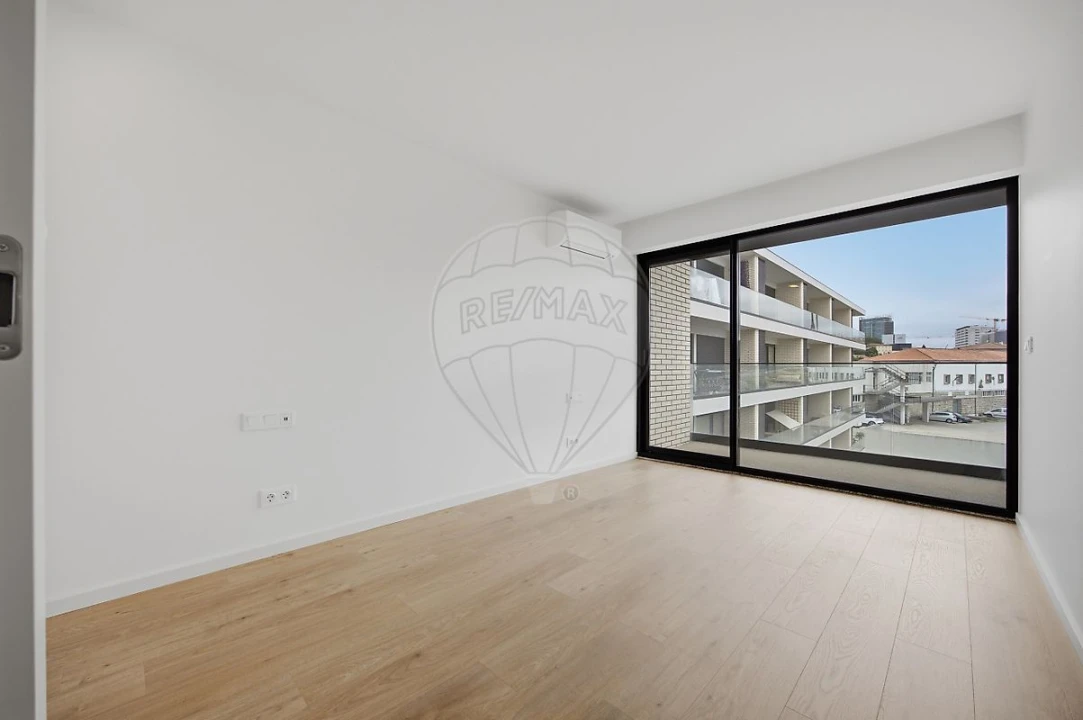 Apartamento T1 para Venda em Santa Marinha e São Pedro da Afurada Foto 1