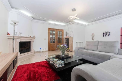 Apartamento T3 para Venda em Vialonga