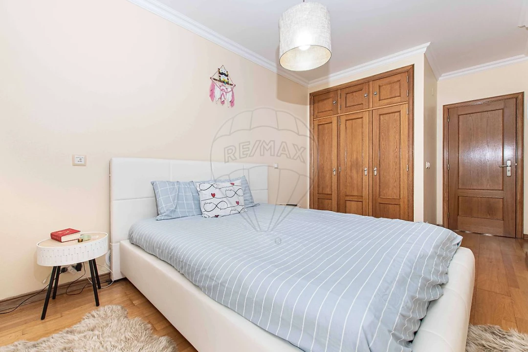Apartamento T3 para Venda em Vialonga Foto 1