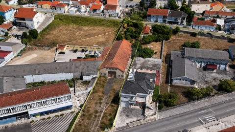 Armazém para Venda em Almargem do Bispo, Pêro Pinheiro e Montelavar
