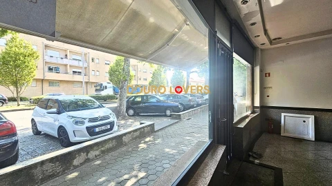 Negócio para Arrendamento em Arcozelo