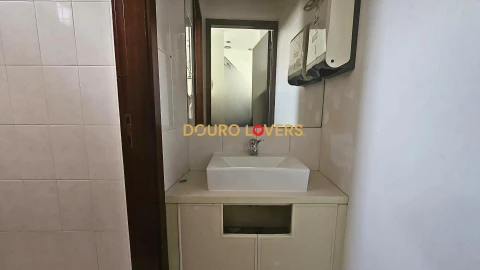 Negócio para Arrendamento em Arcozelo