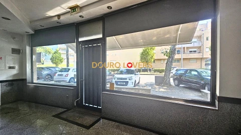 Negócio para Arrendamento em Arcozelo