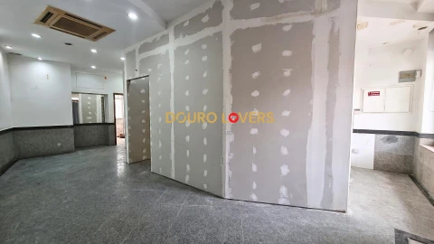 Negócio para Arrendamento em Arcozelo