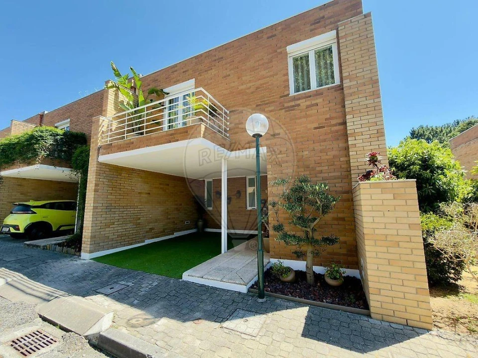 Moradia T4 para Venda em Gemeses Foto 1