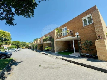Moradia T4 para Venda em Gemeses