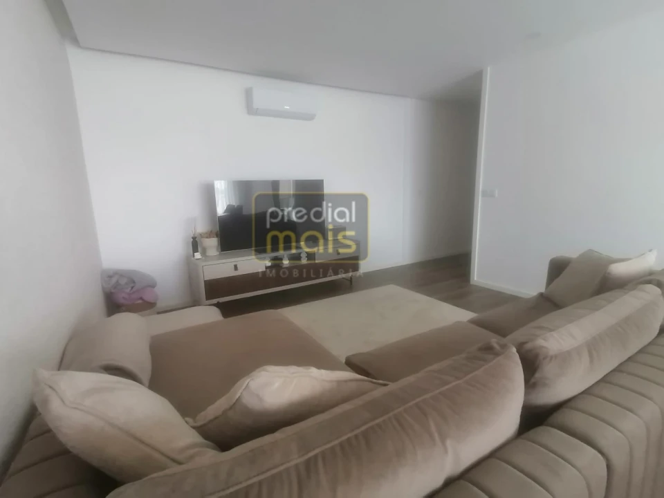 Apartamento T3 para Venda em Lousado Foto 4