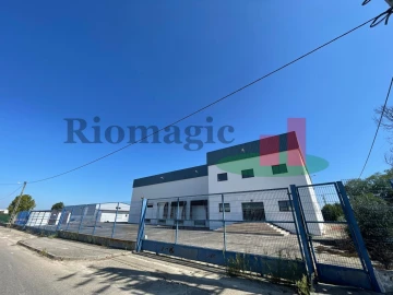 Armazém para Venda em Alpiarça