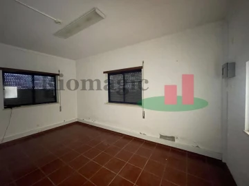 Armazém para Venda em Alpiarça