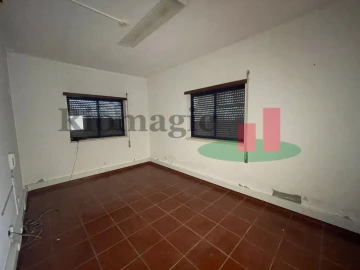 Armazém para Venda em Alpiarça