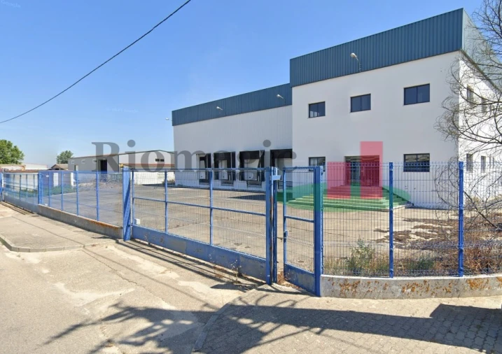 Armazém para Venda em Alpiarça Foto 3