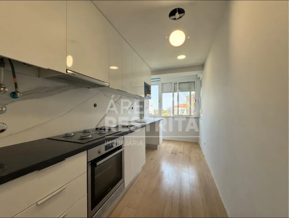 Apartamento T2 para Venda em Penha de França Foto 2