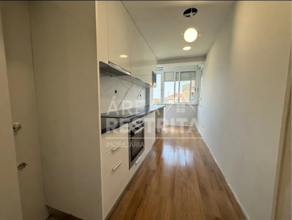 Apartamento T2 para Venda em Penha de França Foto 3