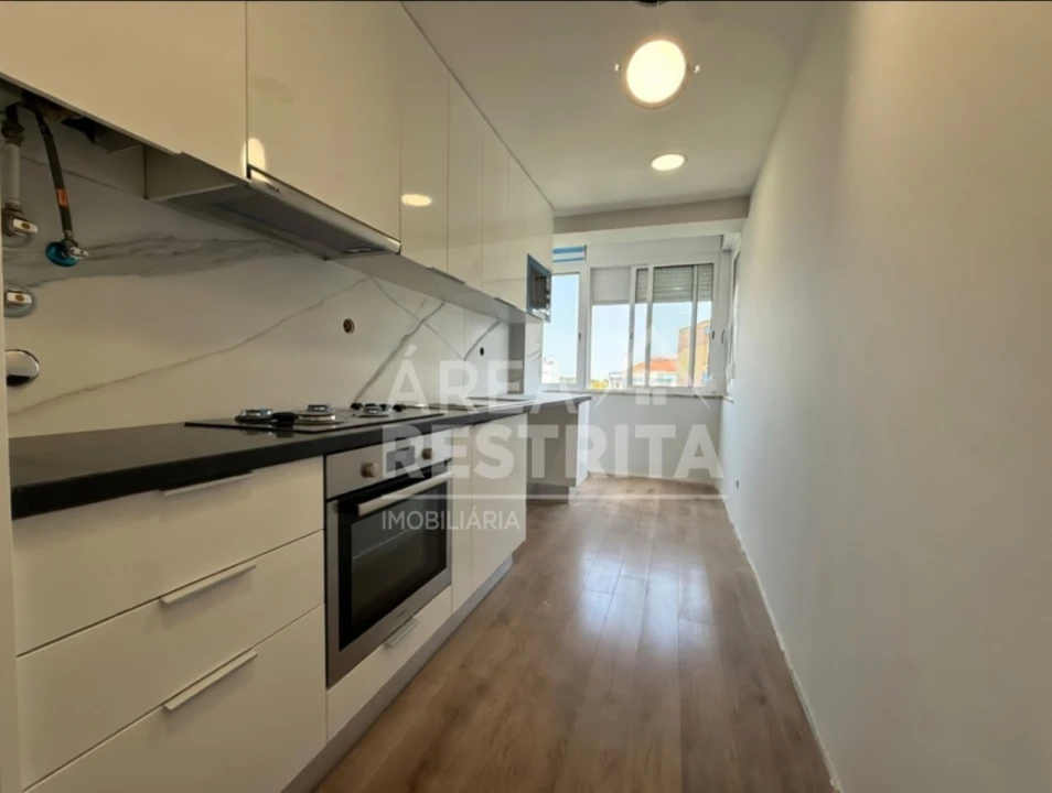 Apartamento T2 para Venda em Penha de França Foto 4