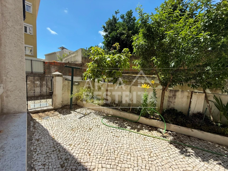 Apartamento T2 para Venda em Penha de França Foto 12