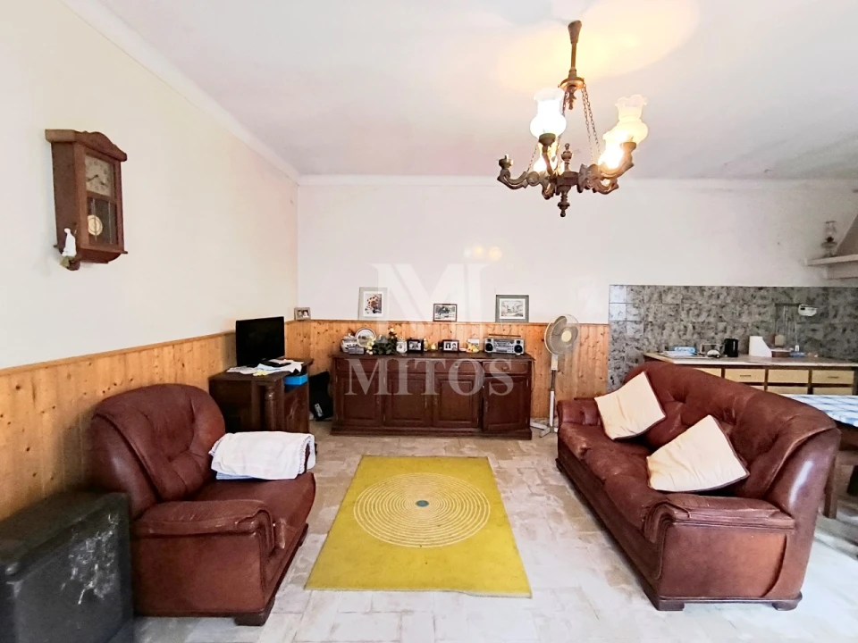 Moradia T2 para Venda em Mujães Foto 1