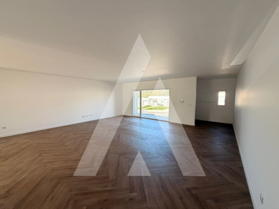 Moradia T4 para Venda em Leiria, Pousos, Barreira e Cortes Foto 8