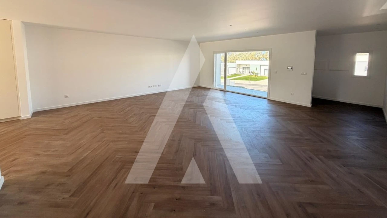 Moradia T4 para Venda em Leiria, Pousos, Barreira e Cortes Foto 4