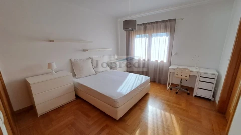 Apartamento T2 para Venda em Santa Maria e São Miguel, São Martinho, São Pedro Penaferrim