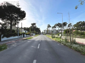 Terreno para Venda em Charneca de Caparica e Sobreda