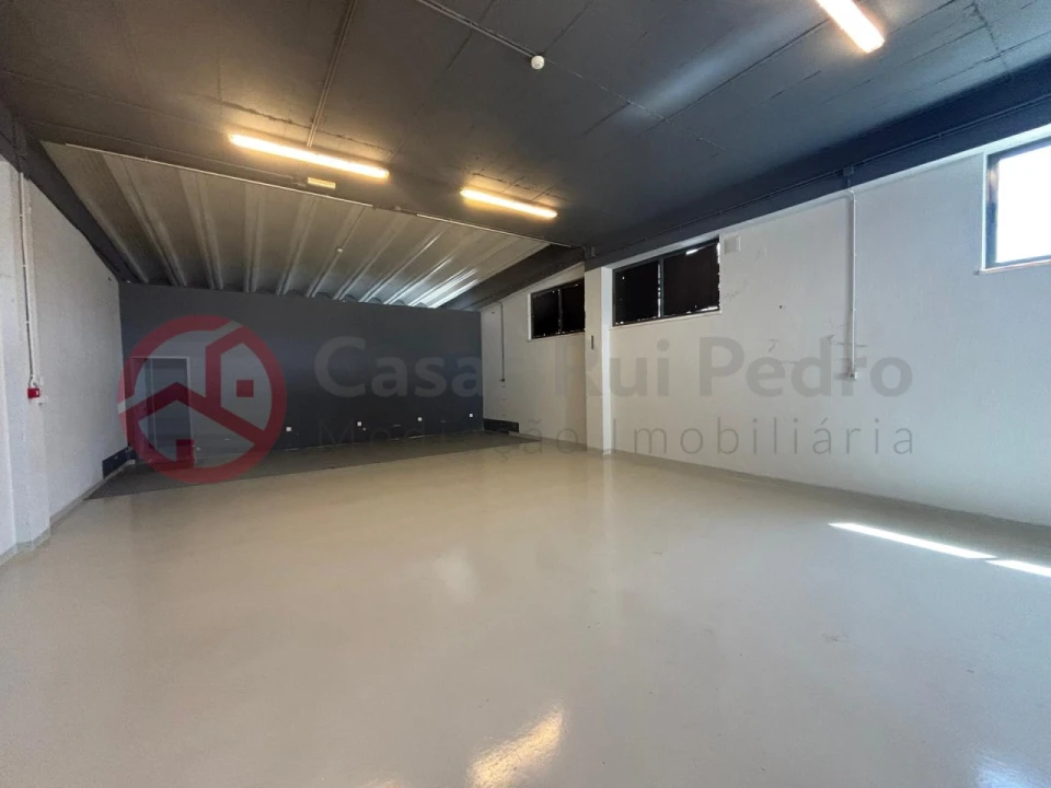 Armazém para Arrendamento em Corroios Foto 2