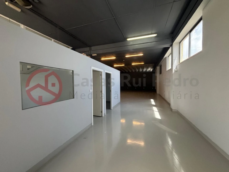 Armazém para Arrendamento em Corroios Foto 3