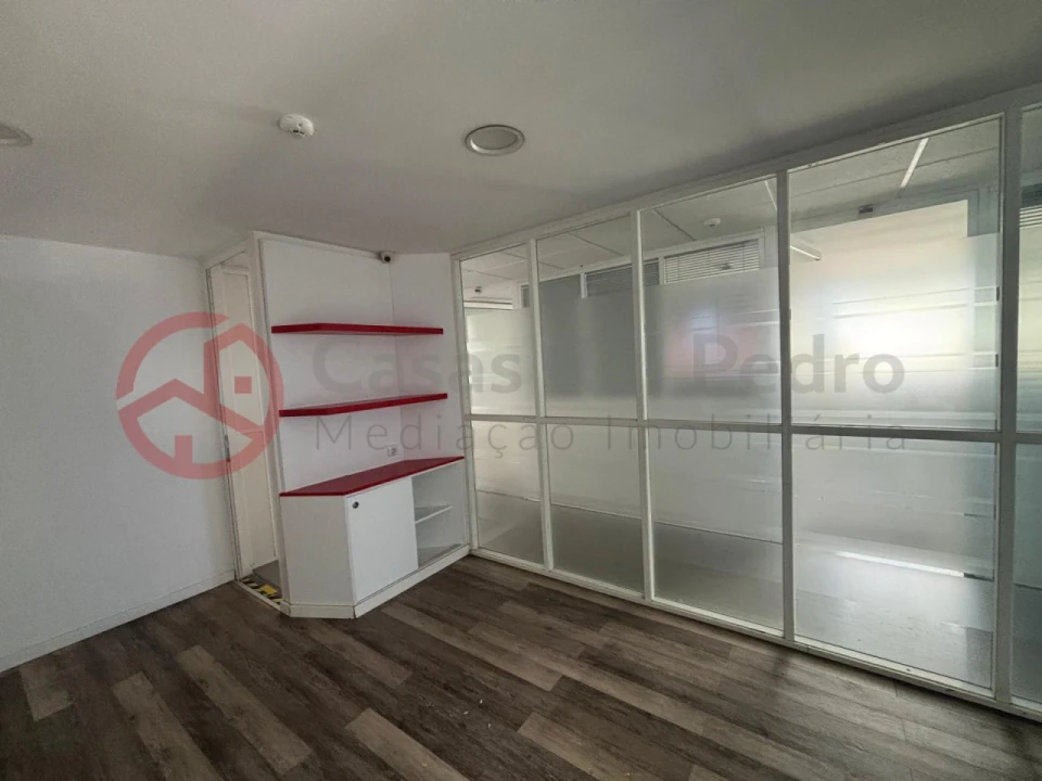 Armazém para Arrendamento em Corroios Foto 11