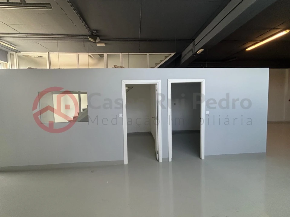 Armazém para Arrendamento em Corroios Foto 12