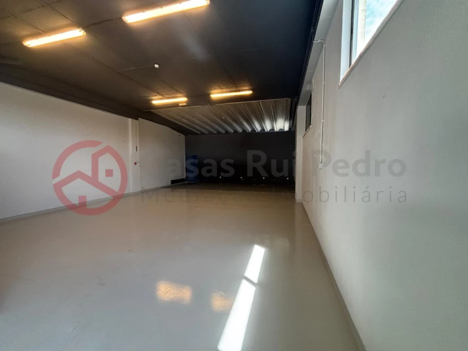 Armazém para Arrendamento em Corroios Foto 13