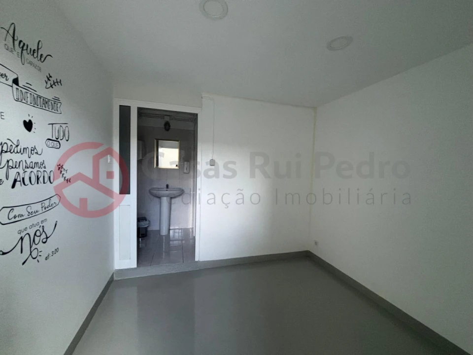 Armazém para Arrendamento em Corroios Foto 15